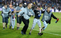 Policjanci przebrani na meczu za dziennikarzy. RPO pisze do KGP: Takie działanie wydaje się szczególnie niebezpieczne