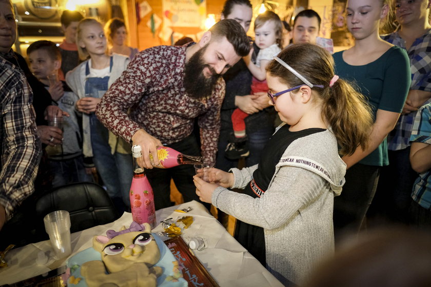 Społeczna Piekarska Inicjatywa zorganizowała urodziny Emilce chorującej na autyzm