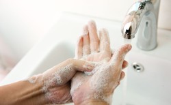 Koronawirus. Jak chronić się w miejscu pracy? [WIDEO]