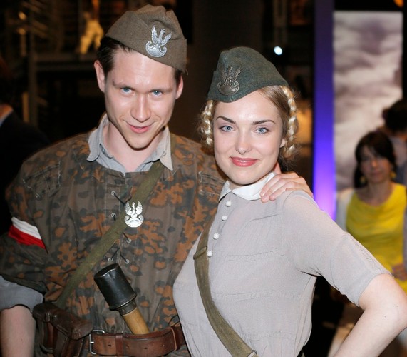 Aktorzy filmu 'Miasto 44' podczas konferencji w Muzeum Powstania Warszawskiego