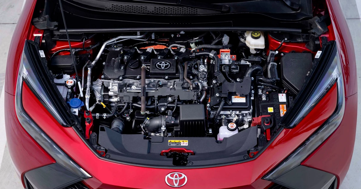 Ma silnik 2.0 i spala 3,2 l na 100 km. Toyota trzęsie rynkiem. Cena hitem