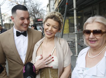 Hafa Karić bila omiljena članica porodice Karić: IMALA 13 UNUČADI, snimila 19 albuma, a evo kako su obeležili njen poslednji rođendan (FOTO)