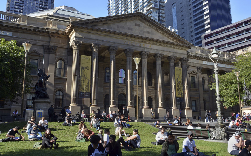 Melbourne - lunch przed biblioteką Victoria State Library