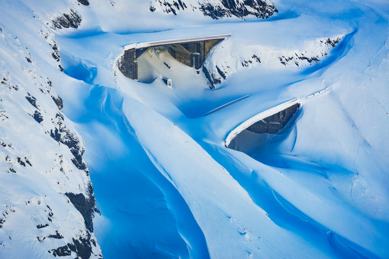 Szosa Transfagaraska zasypana śniegiem