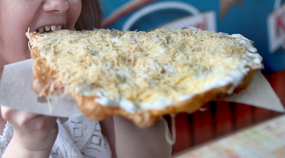 A lángos ára talán nem kúszik az egekbe! Fotó: Blikk