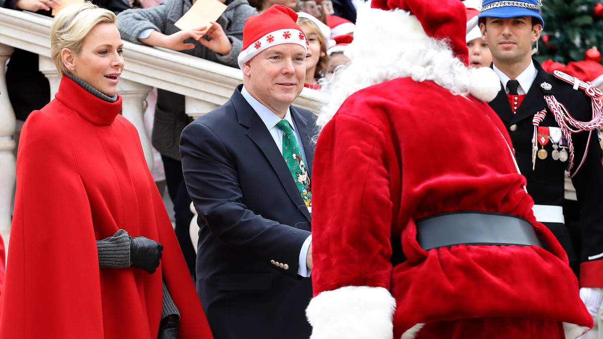 epa06400172 - MONACO ROYALTY (Christmas ceremony in Monaco)