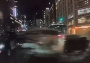 Automobil vlade Japana izazvao jeziv sudar