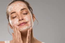 Pet zlatnih pravila za ČIŠĆENJE LICA prema savetima dermatologa - na OVAJ prozvod zaboravite zauvek!