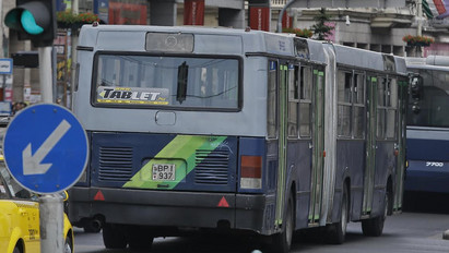 Életveszélybe sodorta az utasokat egy buszsofőr Budapesten – videó