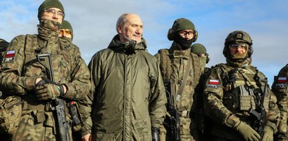 Macierewicz wyszkoli chrześcijańską milicję! Eksperci łapią się za głowy