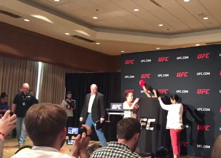 UFC 211: Joanna Jędrzejczyk ważona naga żeby zmieścić się w limicie