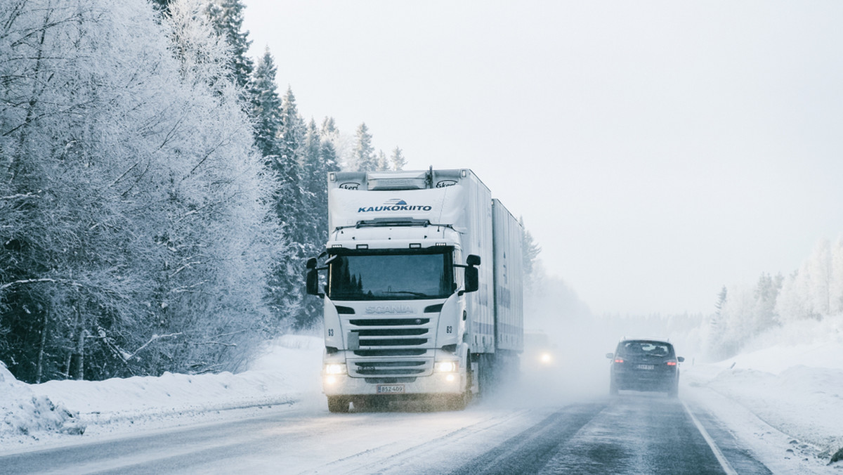 Generalna Dyrekcja Dróg Krajowych i Autostrad informuje w dzisiejszym komunikacie, że wszystkie drogi krajowe są przejezdne. W wielu województwach kierowcy muszą jednak uważać, bo drogi są śliskie i występuje błoto pośniegowe; jazdę utrudnia też padający śnieg lub śnieg z deszczem.