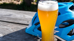 Czy po jednym piwie można wsiąść na rower? Toksykolog wyjaśnia