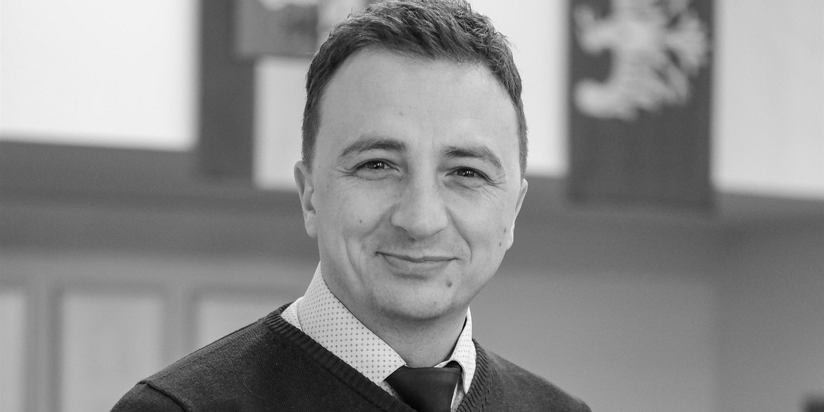 Dzisiaj rano, po ciężkiej walce z chorobą nowotworową odszedł wieloletni rzecznik Urzędu Miasta w Siemianowicach Śląskich, Piotr Kochanek.