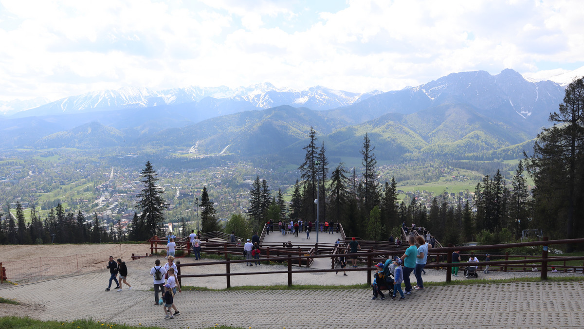 Tatry. Koniec zagrożenia lawinowego. Na wysokogórskich szlakach nadal sporo śniegu