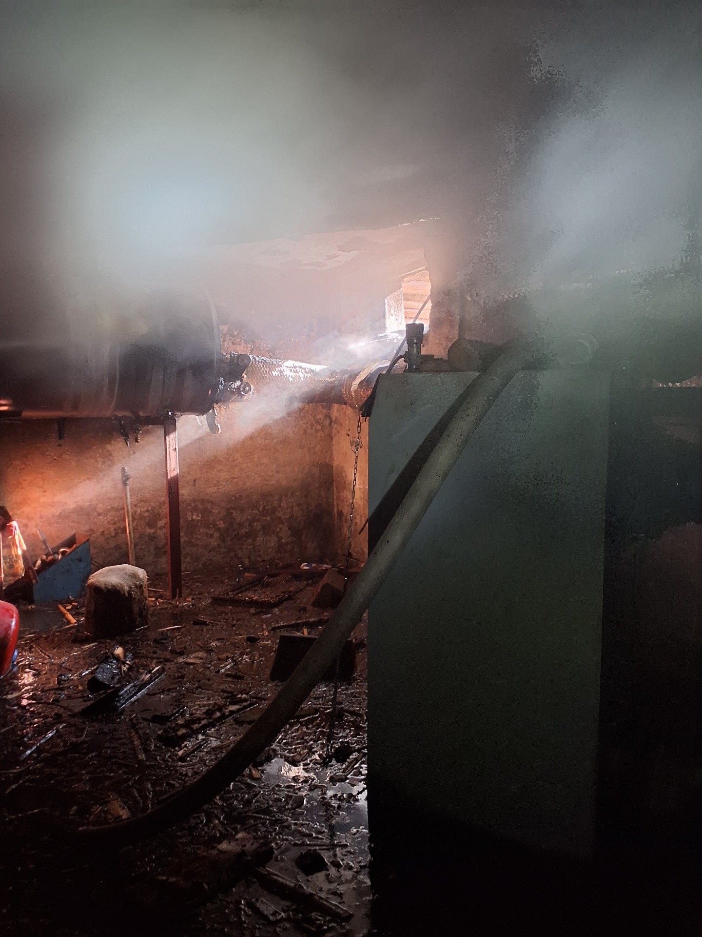 Požiar domu v obci Vrícko si vyžiadal jednu obeť.