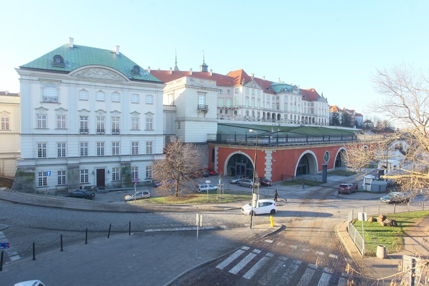 Dyrektor chce parkować na placu Zamkowym