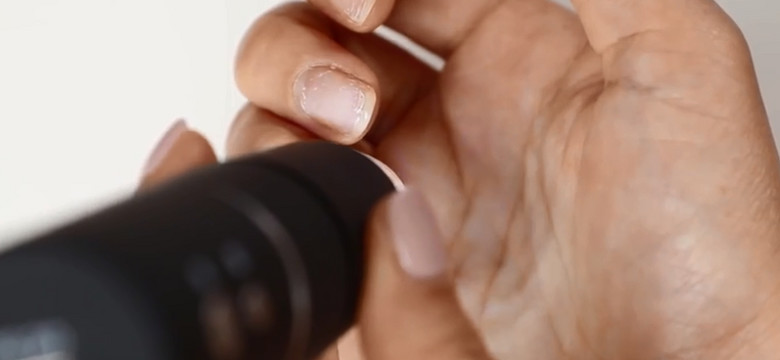 Co 5 lat robienia manicure’u żelowego robi z paznokciami? Blogerka pokazała przerażające wideo