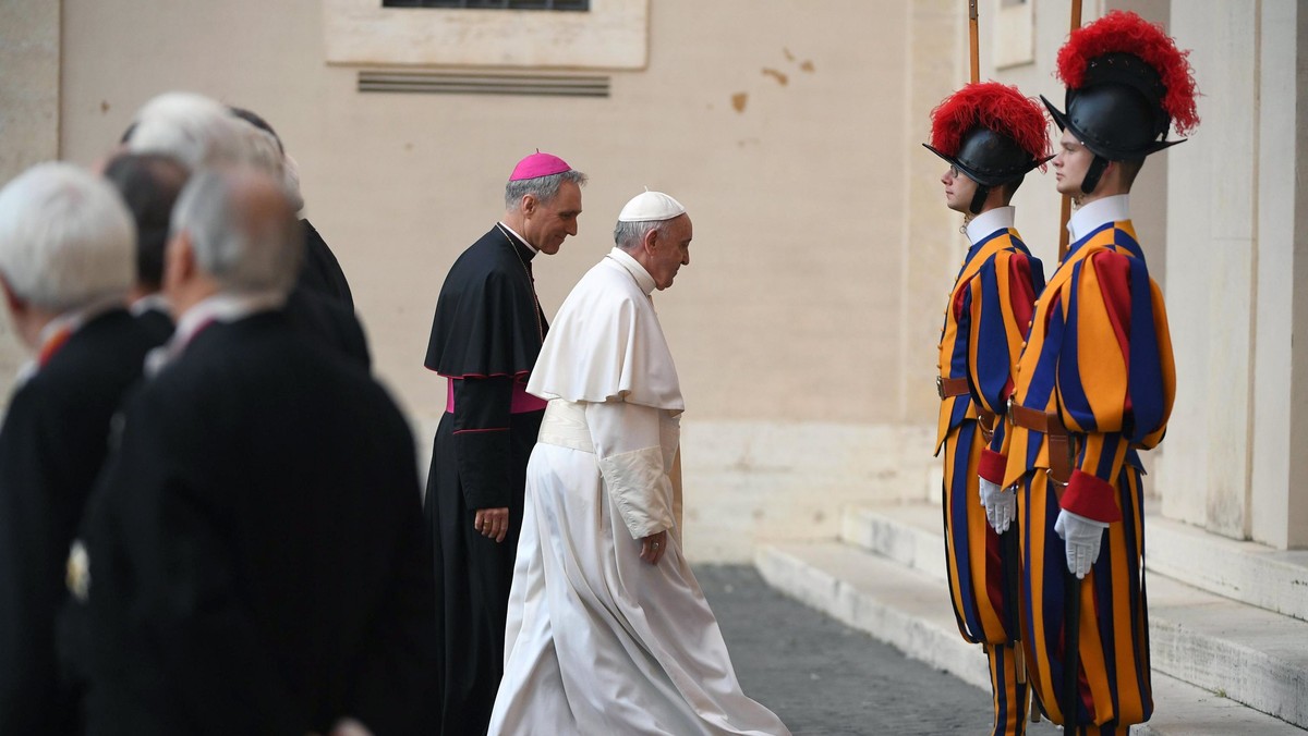 W Watykanie rozpoczęło się dziś spotkanie papieża Franciszka z przywódcami krajów Unii Europejskiej i szefami unijnych instytucji, którzy przybyli do Wiecznego Miasta na obchody 60-lecia Traktatów Rzymskich. Na audiencji jest premier Beata Szydło.