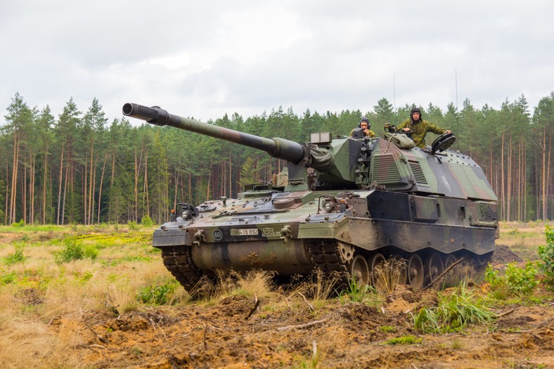 Panzerhaubitze 2000 - niemiecka samobieżna haubicoarmata kalibru 155 mm.