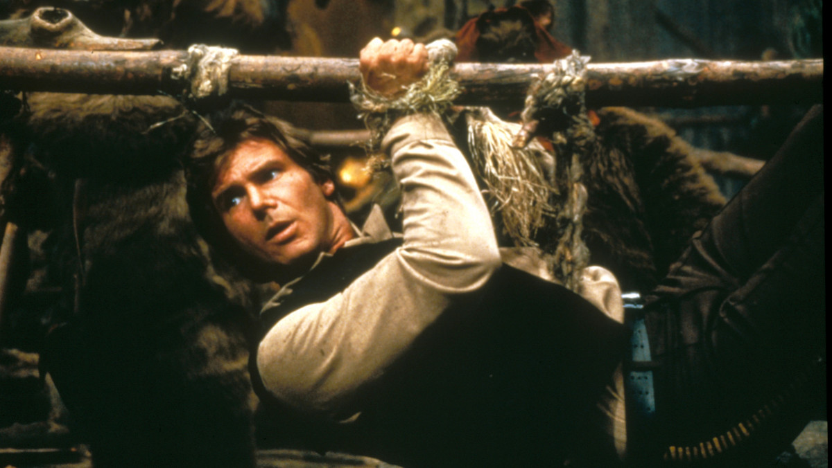 "Solo: A Star Wars Story" - tak brzmi oficjalny tytuł filmu o Hanie Solo, rozgrywającego się w uniwersum "Gwiezdnych wojen". Informacją tą podzielił się z fanami sagi reżyser filmu - Ron Howard.