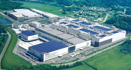 Ogromne zakłady koncernu Sharp w Kameyama, mogą zostać doinwestowane przez Apple, aby zwiększyć produkcję i opracować jeszcze lepsze wyświetlacze LCD. fot. Sharp. 