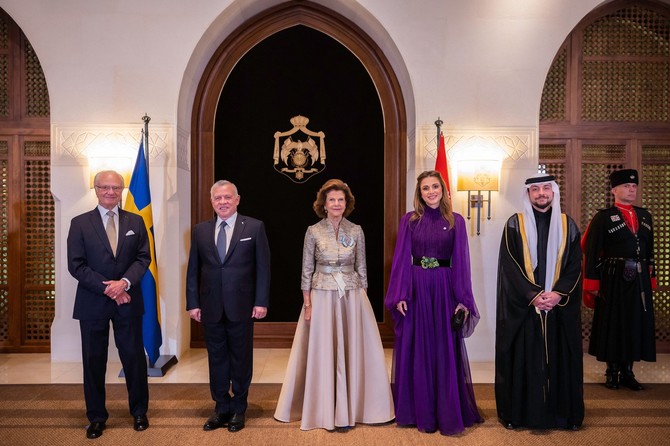 Kraljica Ranija na svečanoj večeri u palati 