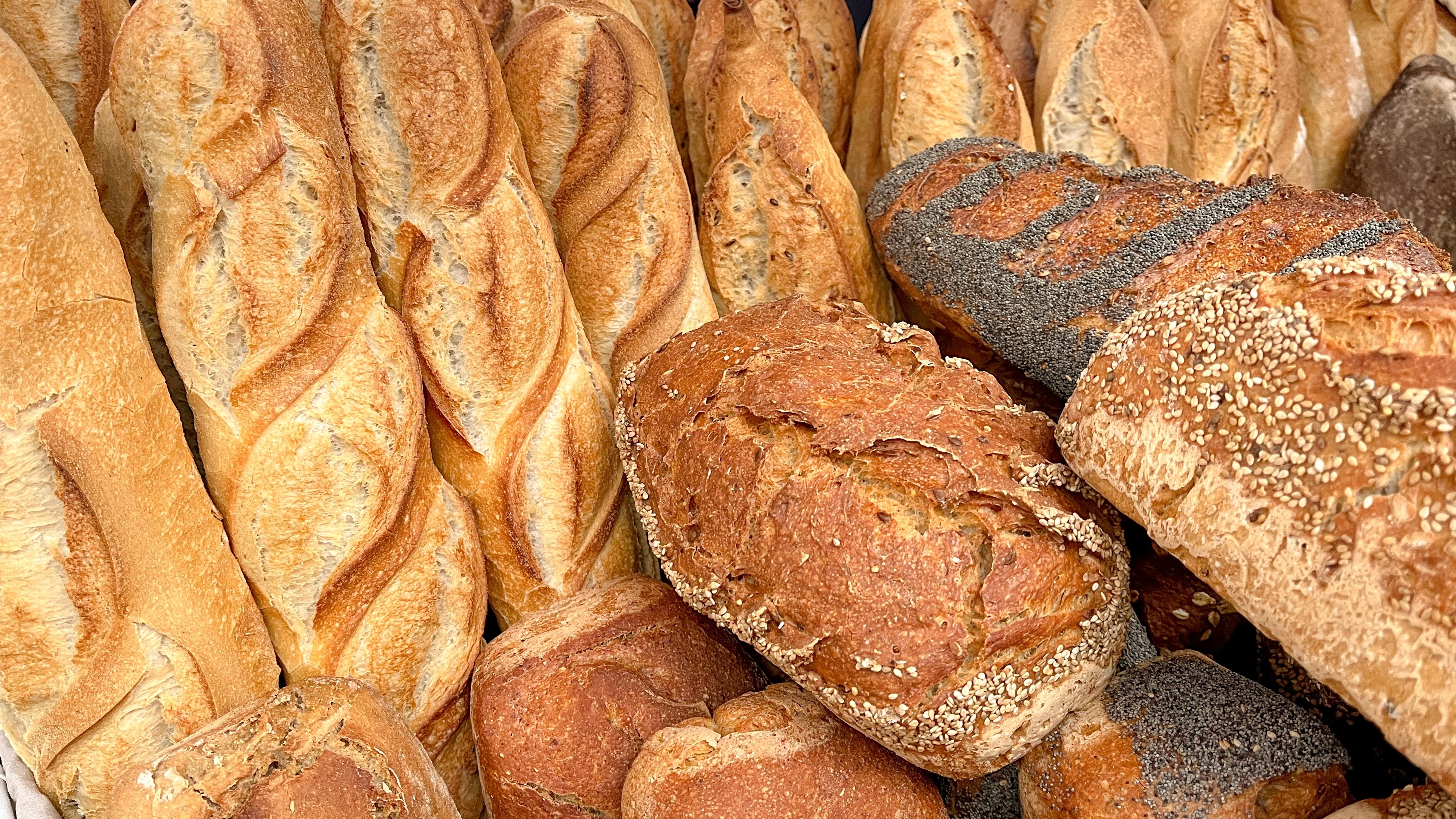 Scumpirile alimentelor globală urmează să se accelereze în perioada următoare. Previziuni sumbre ale specialiștilor pentru pâine, grâu, orez și zahăr