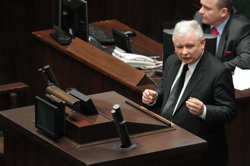 Kaczyński z rozpiętym rozporkiem. Przemawiał, gdy nagle...