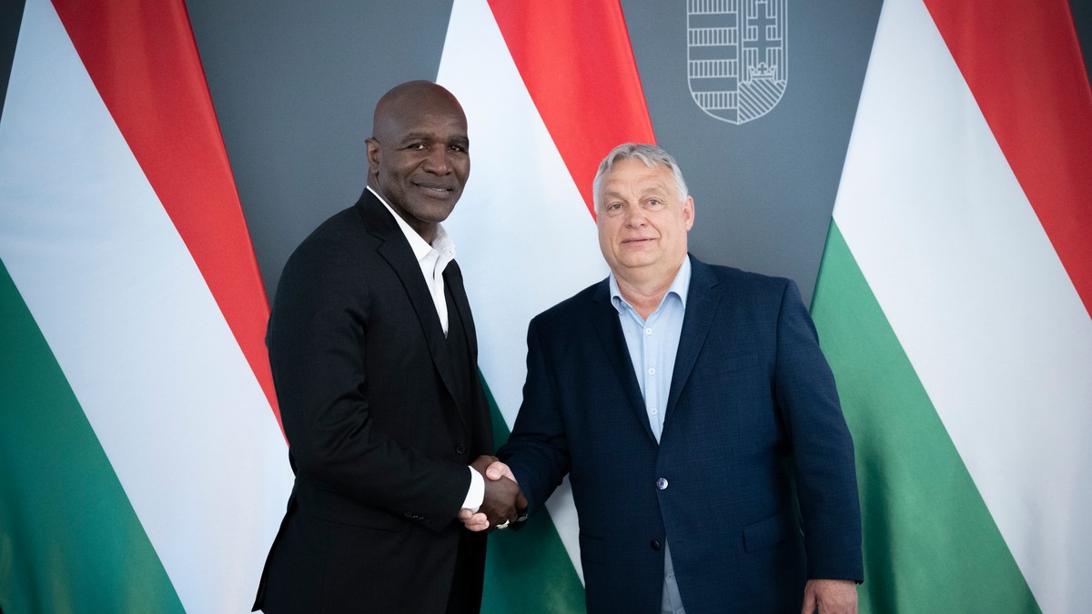 Orbán Viktor vendégül látta  Evander Holyfield bokszlegendát a Karmelitában: nem mindennapi fotók