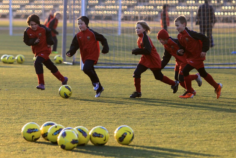 PIŁKA NOŻNA TRENING FC BARCELONA ESCOLA VARSOVIA