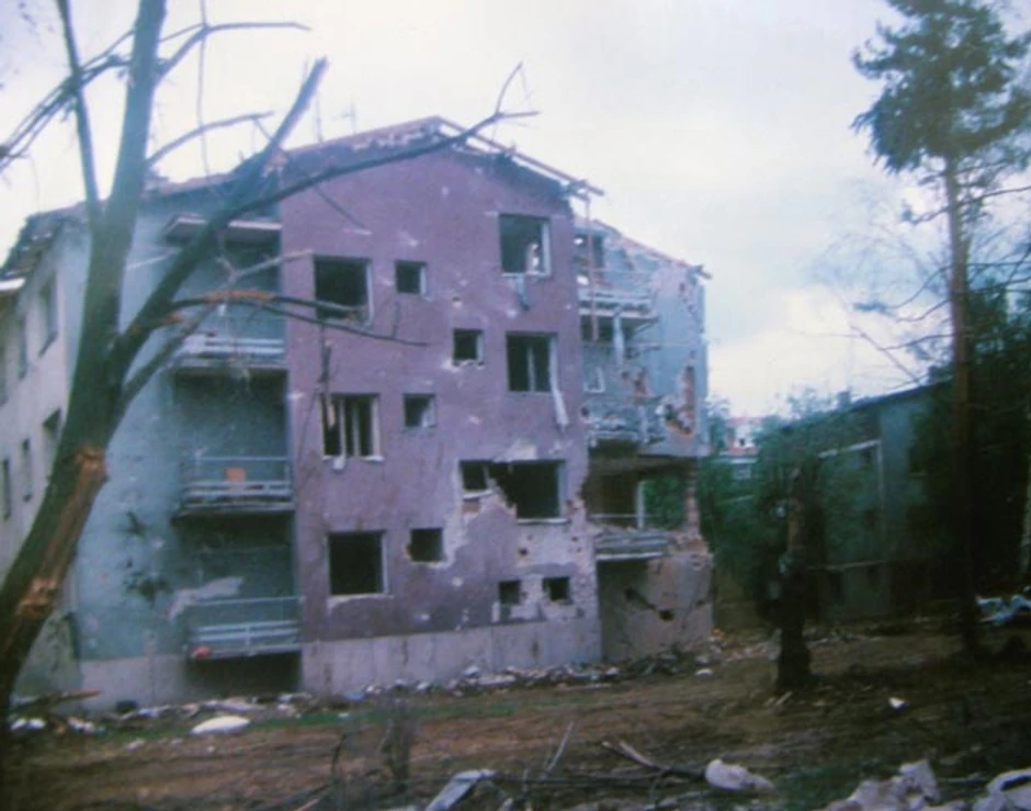 Kako je izgledala Tešićeva zgrada nakon bombardovanja 2. maja 1999. godine