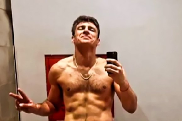 SRPSKI GLUMAC (41) IZBACIO JEDNU STVAR IZ ISHRANE I SMRŠAO 30 KG Svi trljaju oči zbog novog izgleda Andrije Kuzmanovića: "Nisam pio tablete"