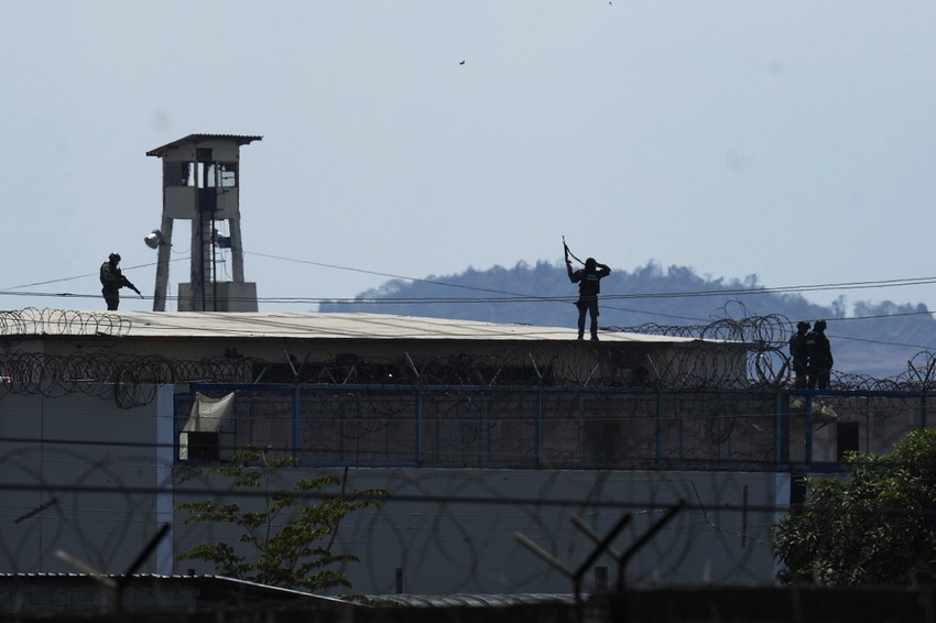 trojica čuvara su ubijena iz vatreog oružja 