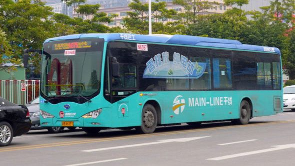 Autobus elektryczny w Shenzhen / fot. Wikimedia Commons