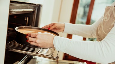 Sprytne triki, które ułatwią pieczenie. Warto je znać