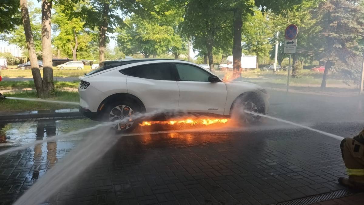 Pożar Forda Mustanga Mach-E w Gdańsku