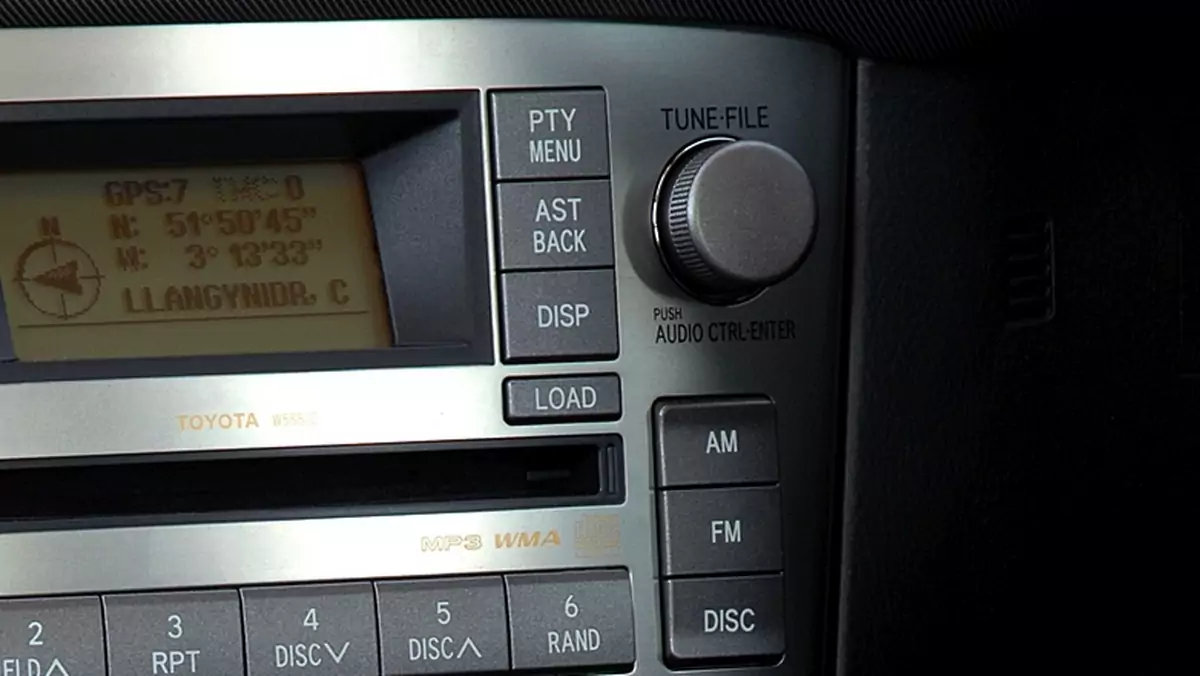 Czy wiesz, do czego służy przycisk PTY w samochodzie? Znajdziesz go przy  radiu