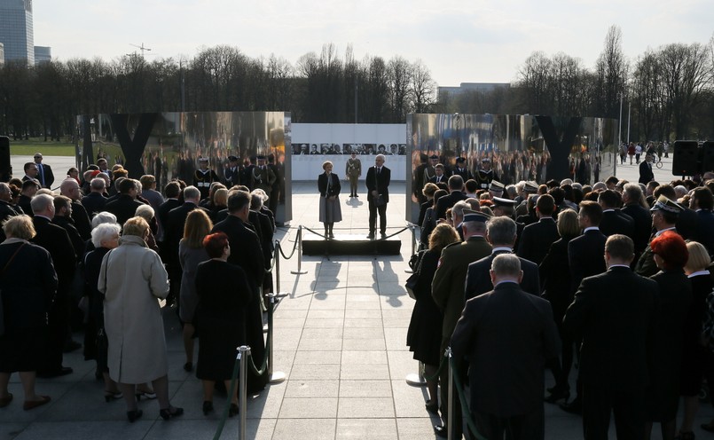 Wystawa powstała z inicjatywy rodzin ofiar, a przygotowało ją Muzeum Historii Polski - podkreślił podczas uroczystości otwarcia jego dyrektor Robert Kostro.