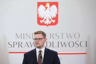 Woś ws. nowelizacji Kpa: Skandaliczne oświadczenia ambasad są próbą ingerencji w proces legislacyjny
