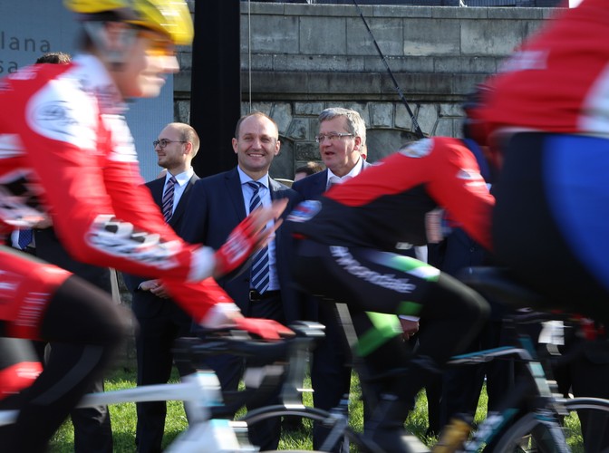 Michał Kwiatkowski i Rafał Majka odznaczeni przez Bronisława Komorowskiego. ZDJĘCIA