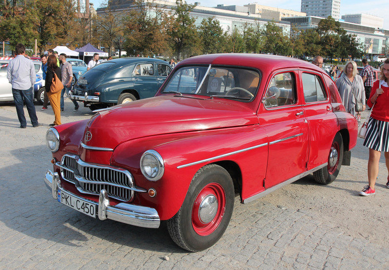 Zlot samochodów Warszawa i Syrena na Placu Defilad w Warszawie