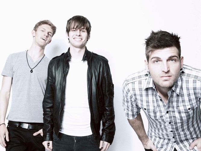 Hitem 'Pumped Up Kicks' podbili listy przebojów na całym świecie