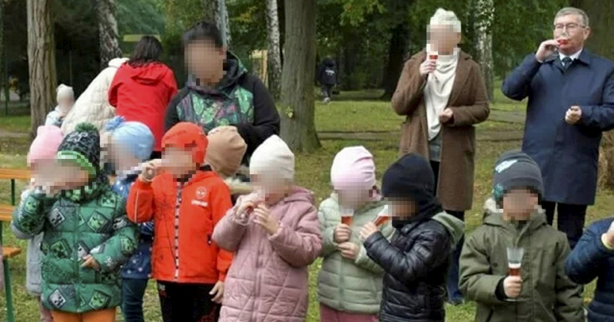 Dzieci świętowały otwarcie placu zabaw Czerninie. Ten jeden szczegół wywołał burzę