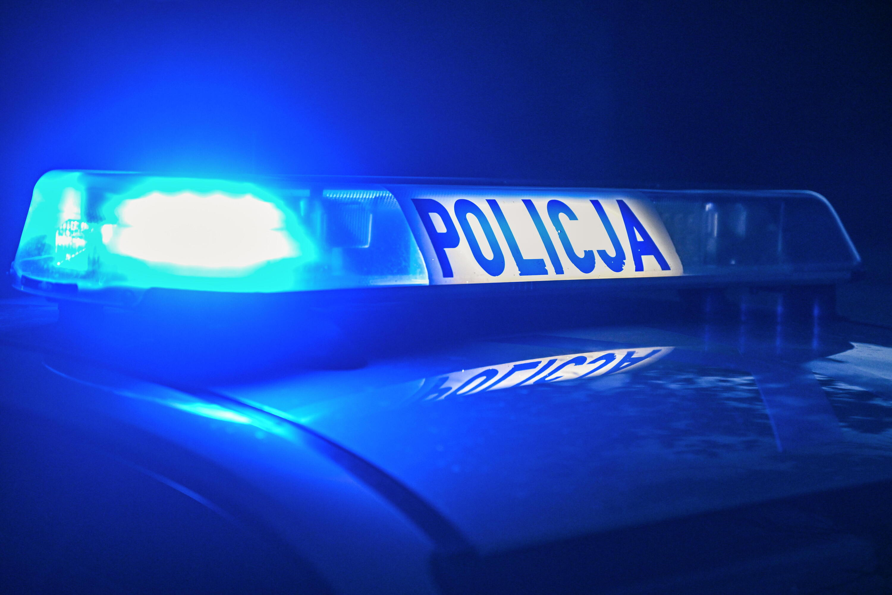 Zmarł po interwencji policji w Gosławicach. Napuścił psa i uderzył rurą