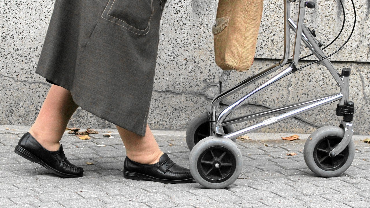 Bon senioralny dla osób powyżej 75 lat. Takie warunki trzeba spełnić