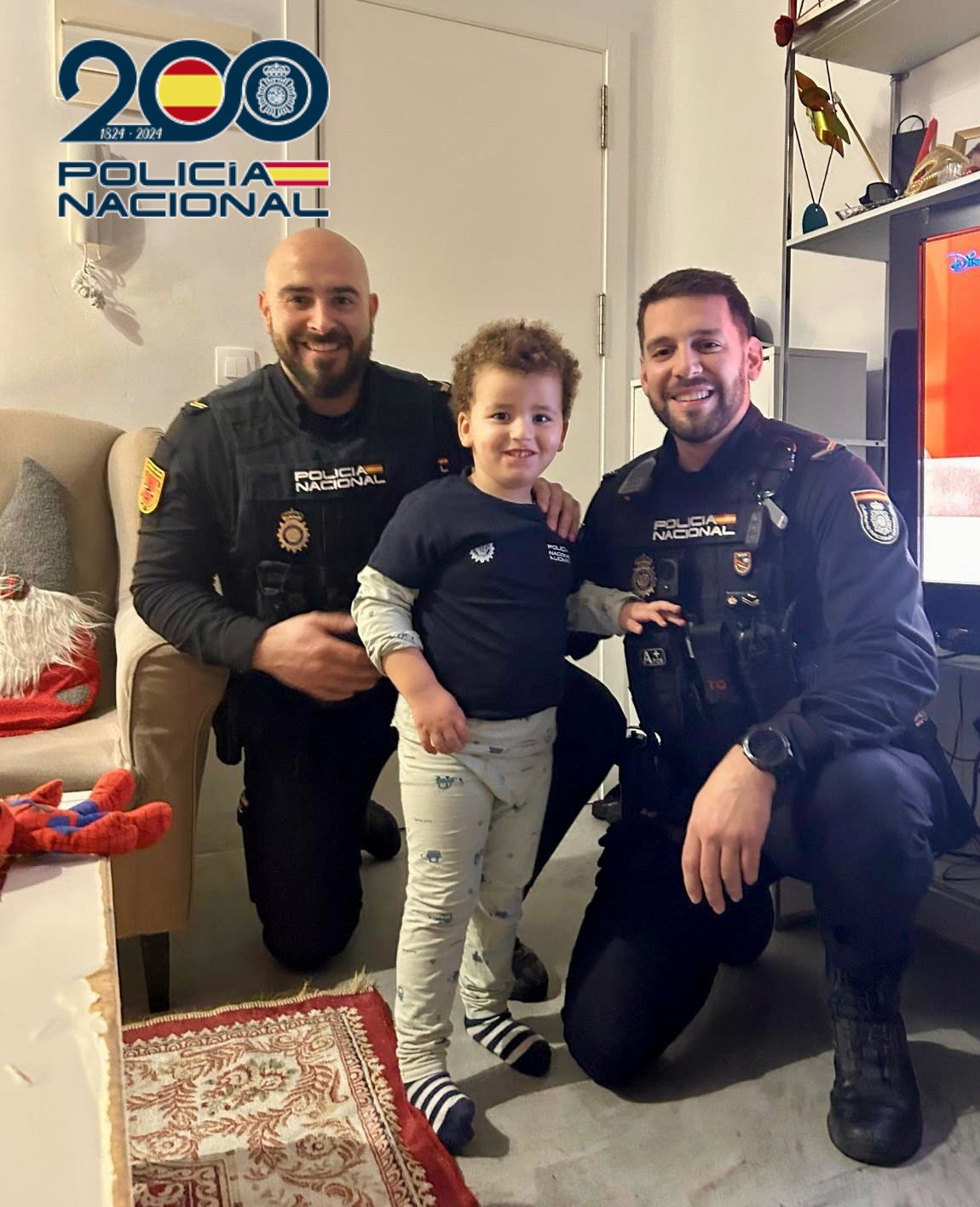 Un niño de tres años deja de respirar en Alicante: dos policías le salvan la vida