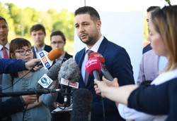 Patryk Jaki mógł zostać profesjonalnym piłkarzem. Grał w jednym klubie z... Wawrzyniakiem