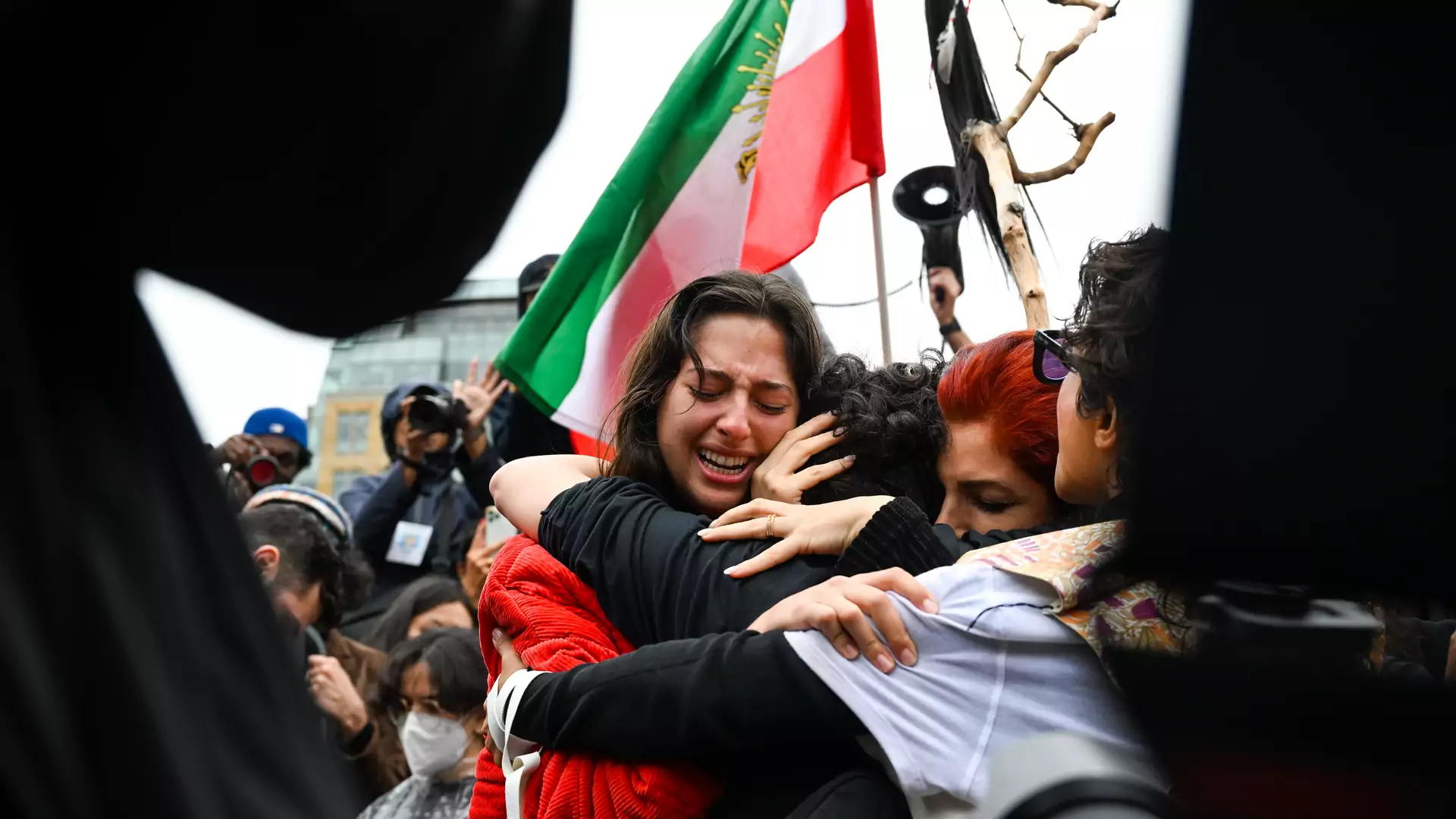 Iran. Wstrząsający raport ujawnia więzienne gwałty na protestujących