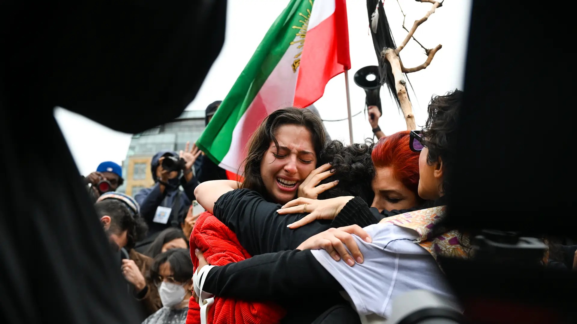 Iran. Wstrząsający raport ujawnia więzienne gwałty na protestujących